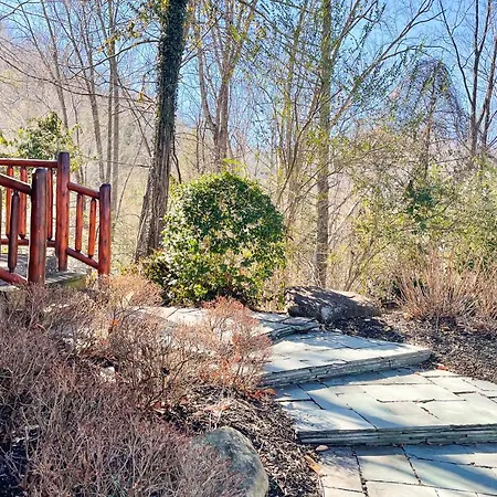 Black Bear Hideaway Cabin Gatlinburg Exterior photo
