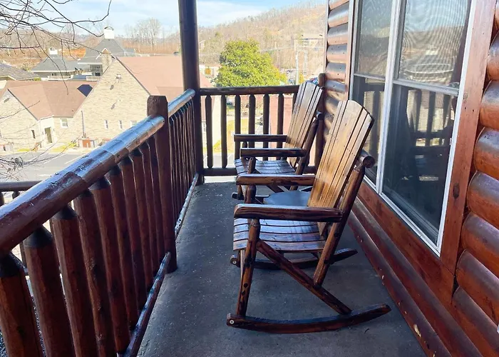 Black Bear Hideaway Cabin